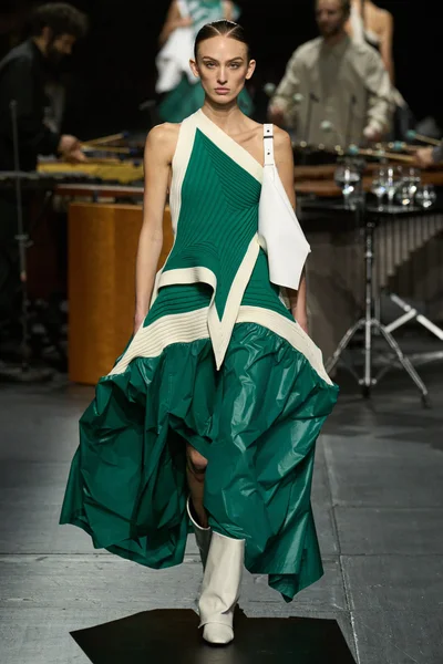 Look 13